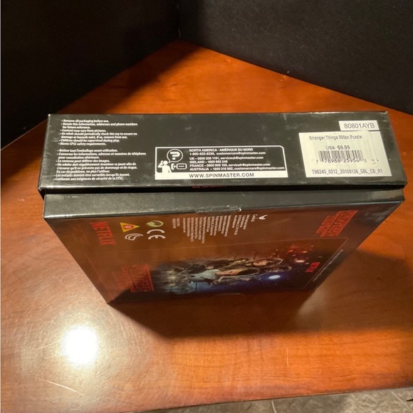 Netflix Stranger Things 500 piece puzzle open but complete - Picture 3 of 4